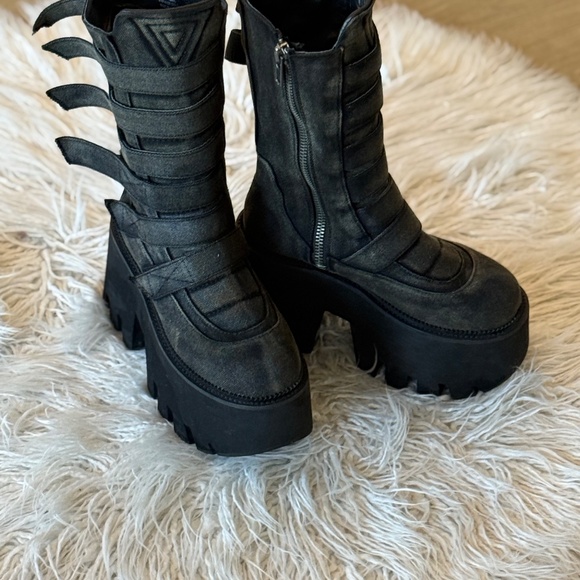 Darker Wavs FREQUENCY WASHED PLATFORM BOOTS - Sold out on Dollskill - Picture 3 of 5